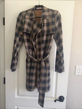 Solitaire Plaid Belted Long-Sleeve Trench Dress in Navy Blue and Tan